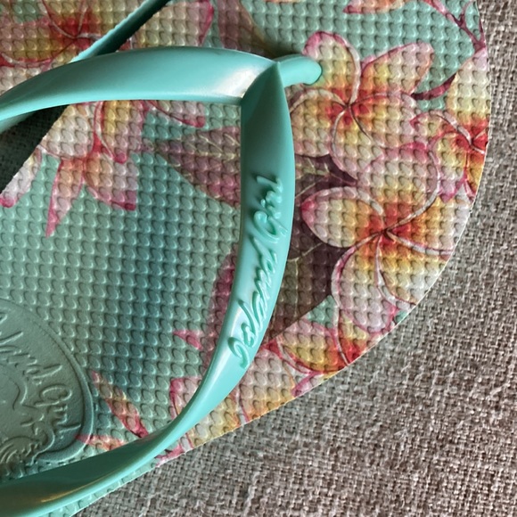 Island Girl Flip Flops Size 5 - Picture 2 of 5